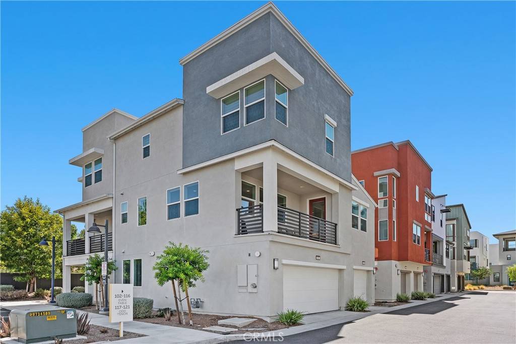 Irvine, CA 92618,102 Fable