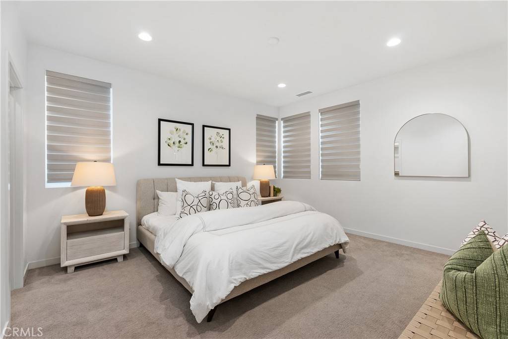 Irvine, CA 92618,102 Fable