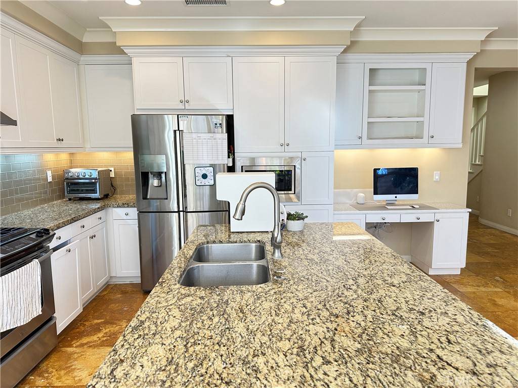 Irvine, CA 92620,99 Devonshire