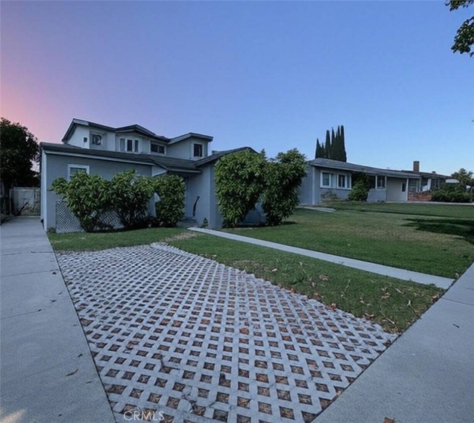 Fullerton, CA 92832,443 W Southgate AVE