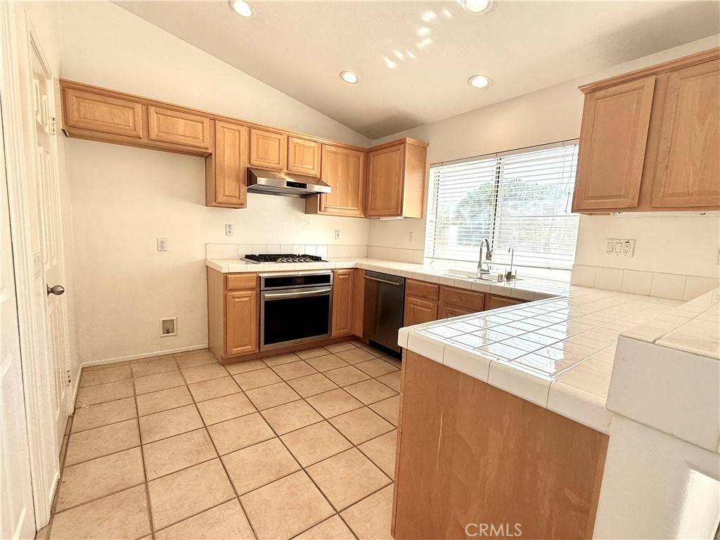 Aliso Viejo, CA 92656,35 Deerborn DR