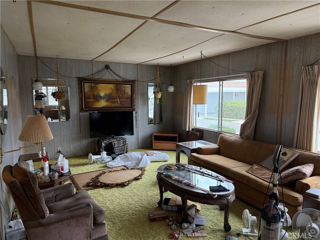 Anaheim, CA 92801,40 Pine Via