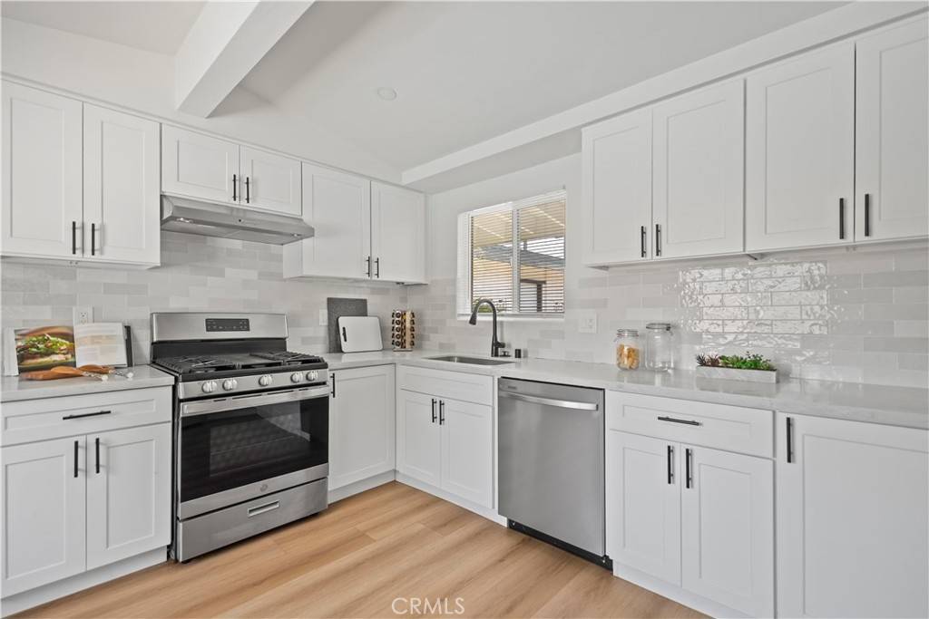 Covina, CA 91723,445 W Rowland ST