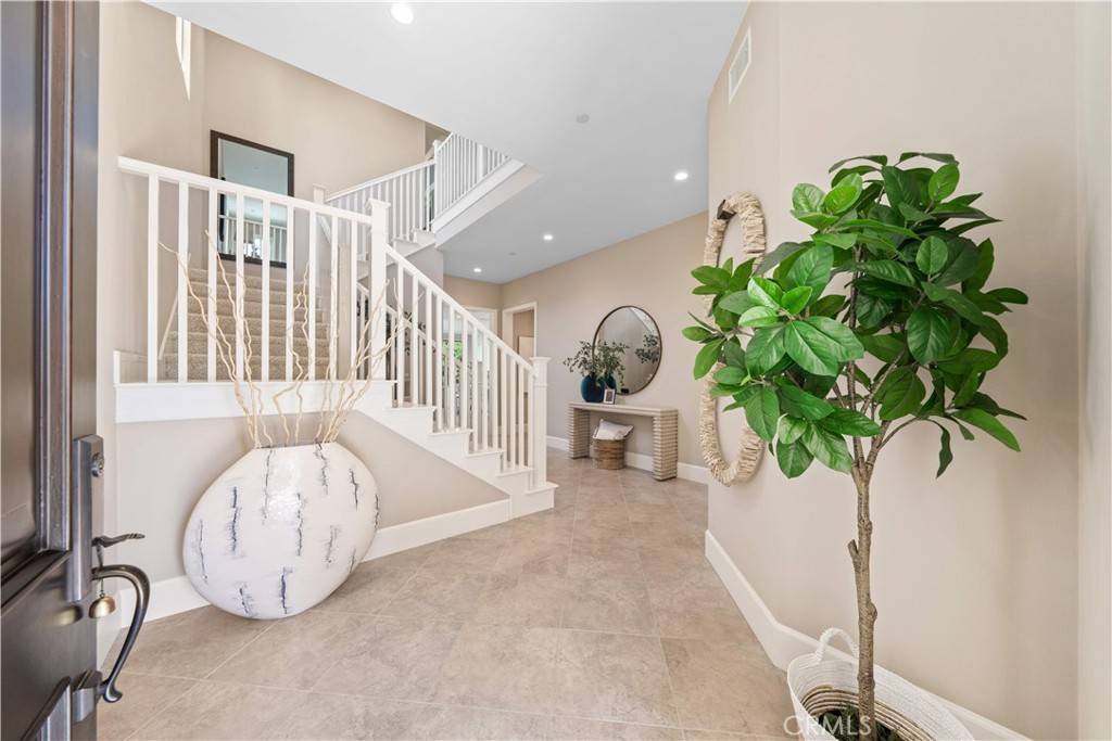 Irvine, CA 92602,100 Viano