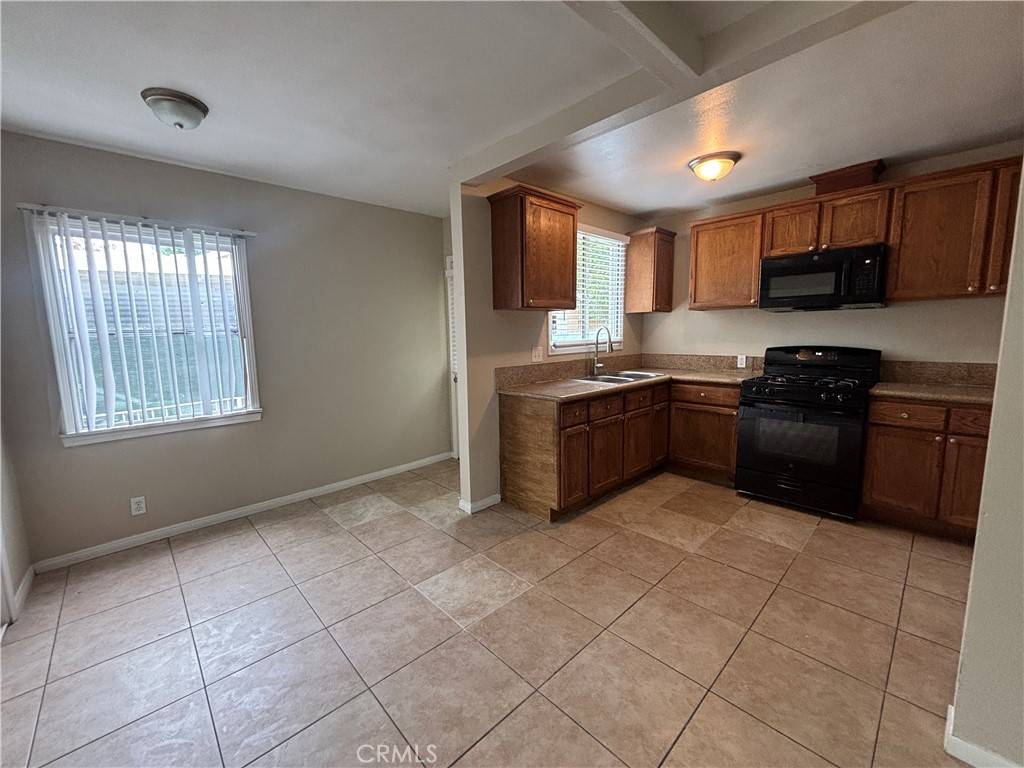 Canoga Park, CA 91303,7447 Loma Verde AVE