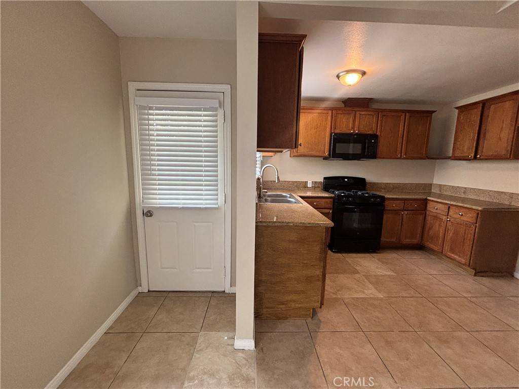 Canoga Park, CA 91303,7447 Loma Verde AVE