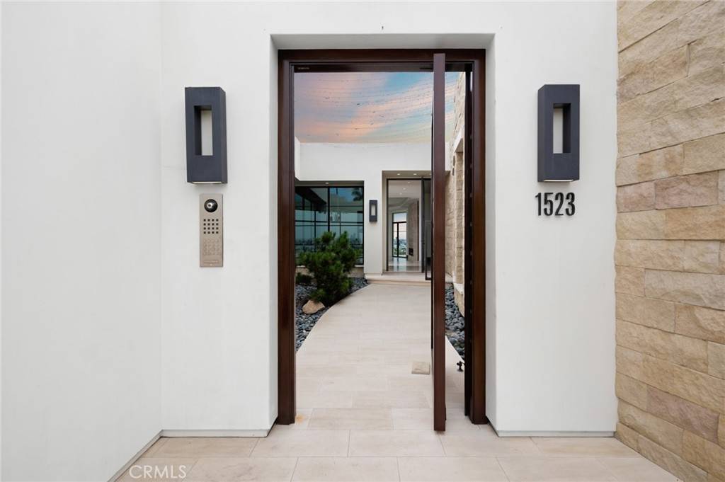 Corona Del Mar, CA 92625,1523 Dolphin
