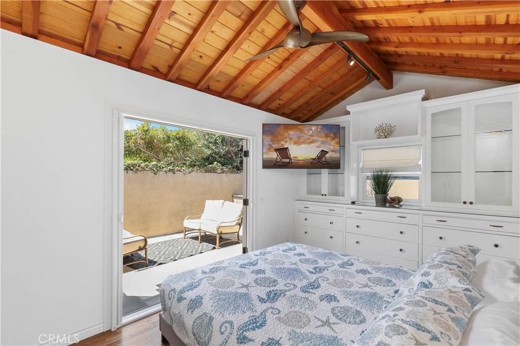 Laguna Beach, CA 92651,1029 Glenneyre ST