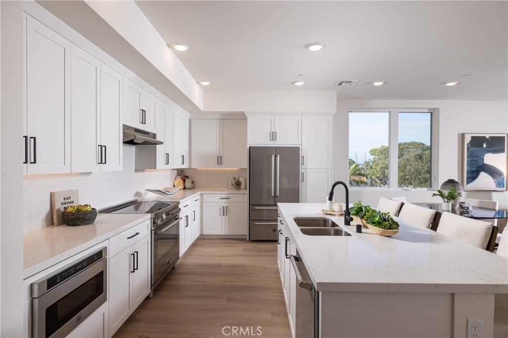 Huntington Beach, CA 92648,414 Main ST #420