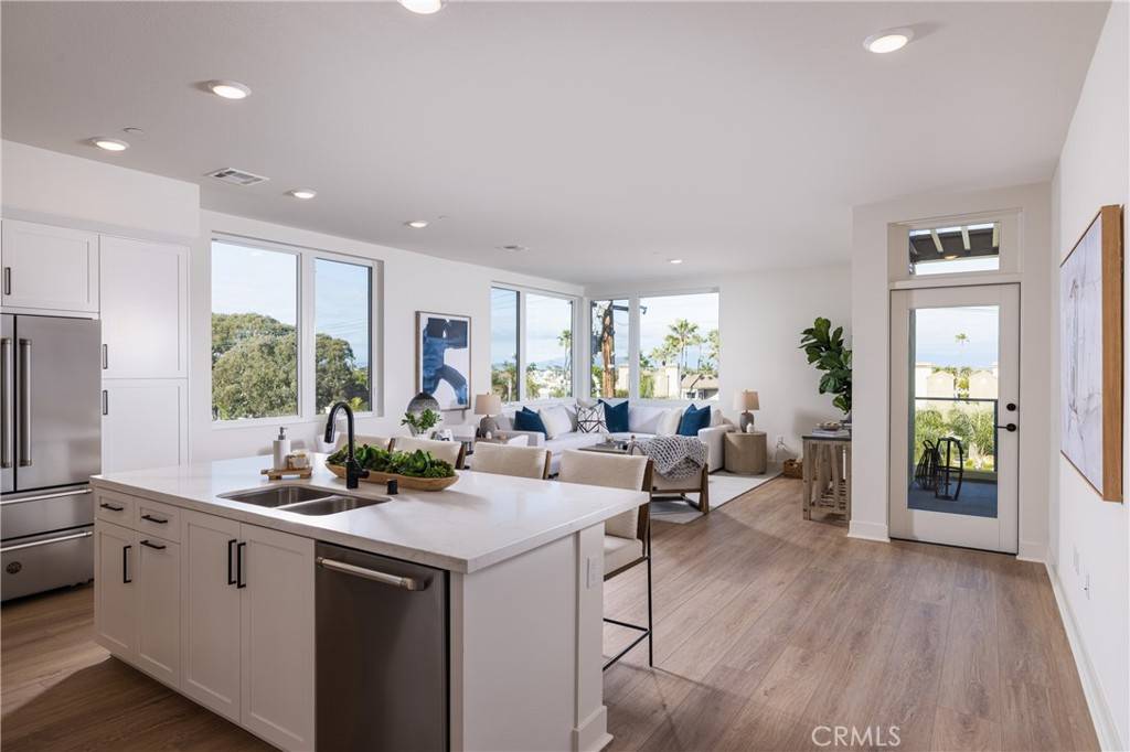 Huntington Beach, CA 92648,414 Main ST #420
