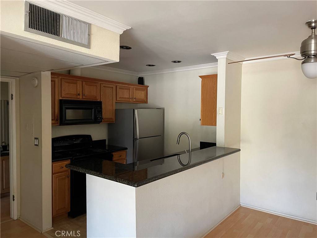 Valley Village, CA 91607,5257 Radford AVE #314