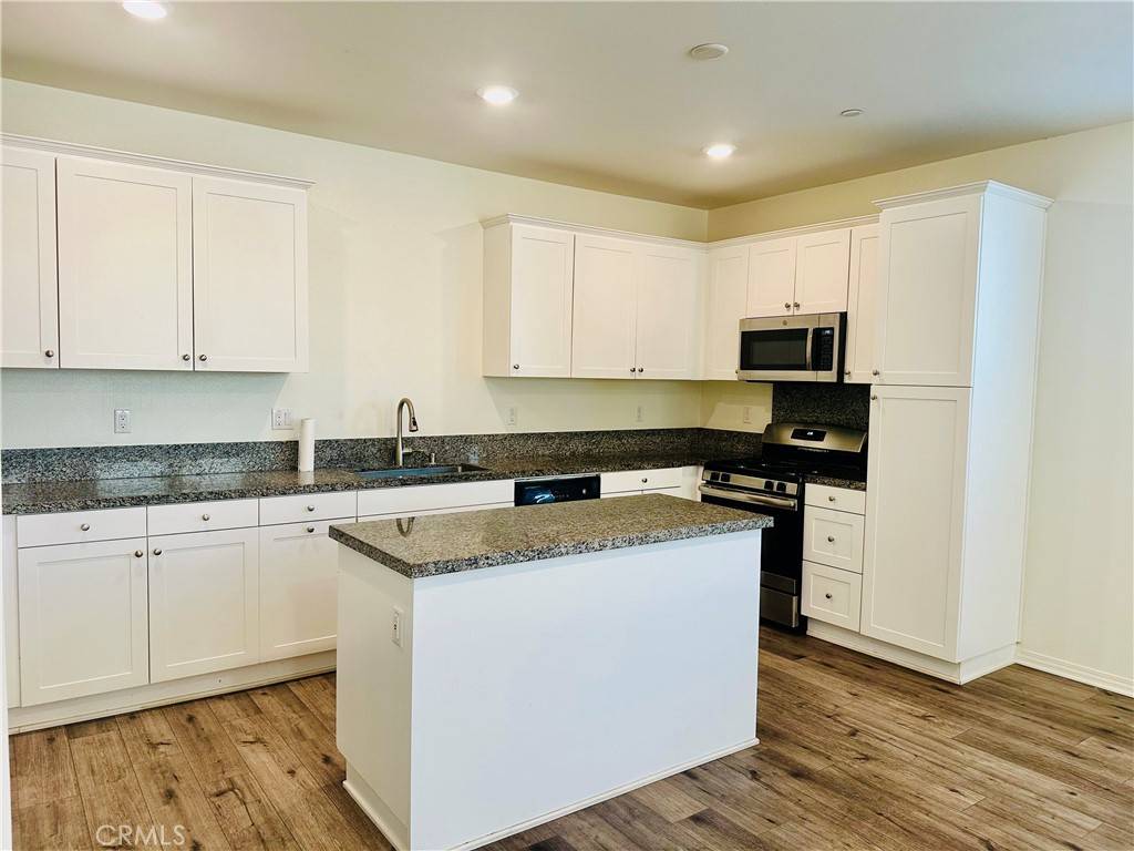 Eastvale, CA 92880,6014 Sendero