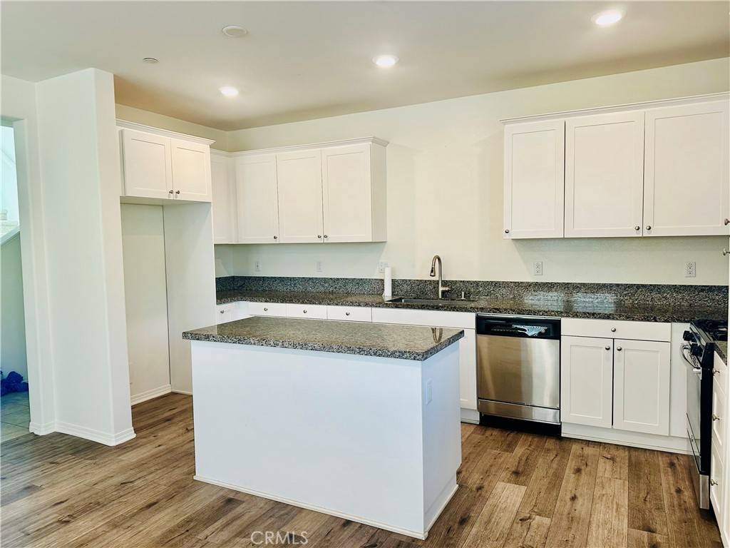 Eastvale, CA 92880,6014 Sendero