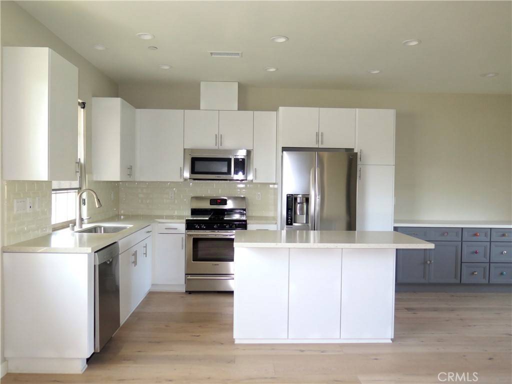 Irvine, CA 92620,121 Tallowood