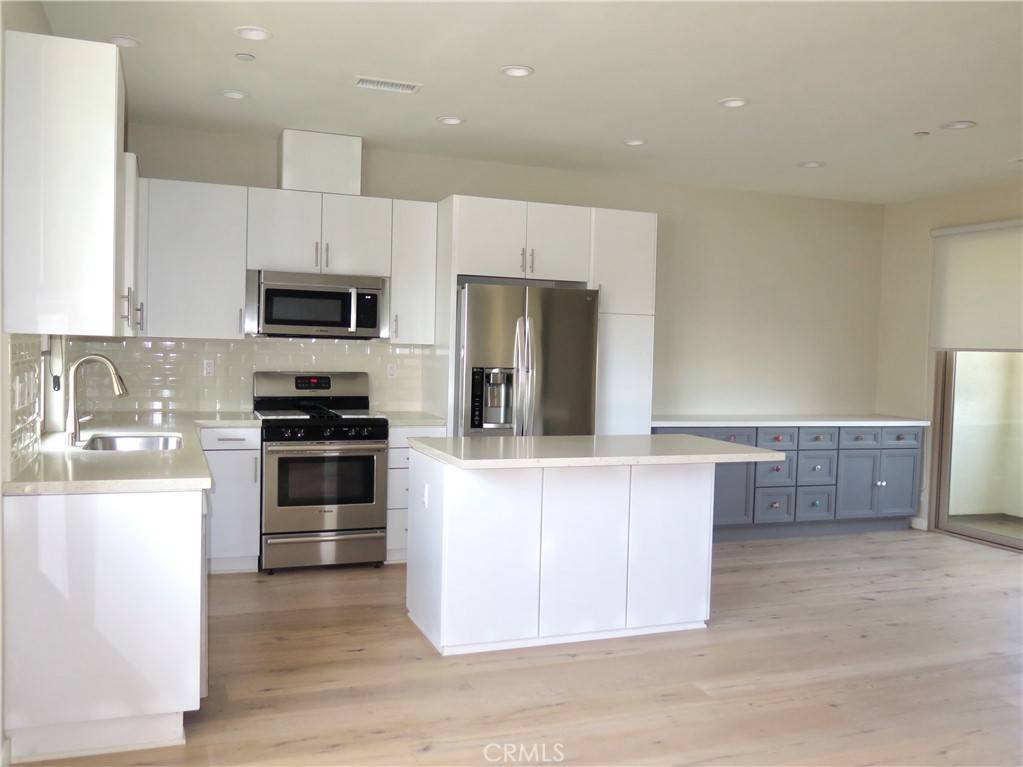 Irvine, CA 92620,121 Tallowood