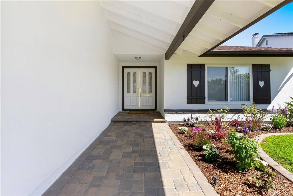 Huntington Beach, CA 92647,6811 Jardines DR