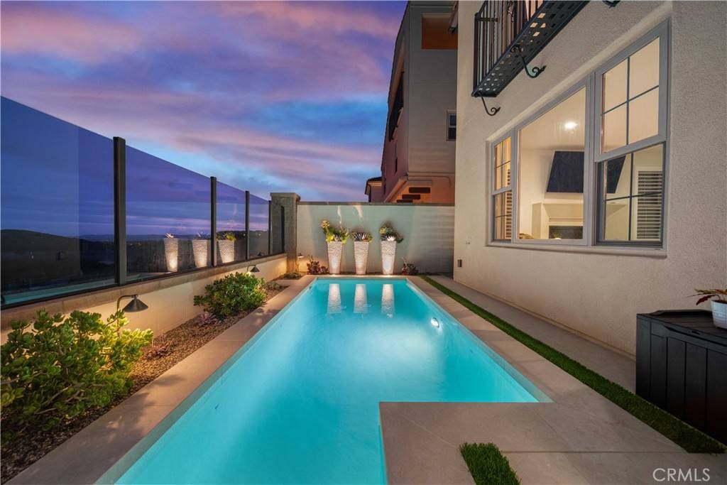 Irvine, CA 92618,208 Canterbury