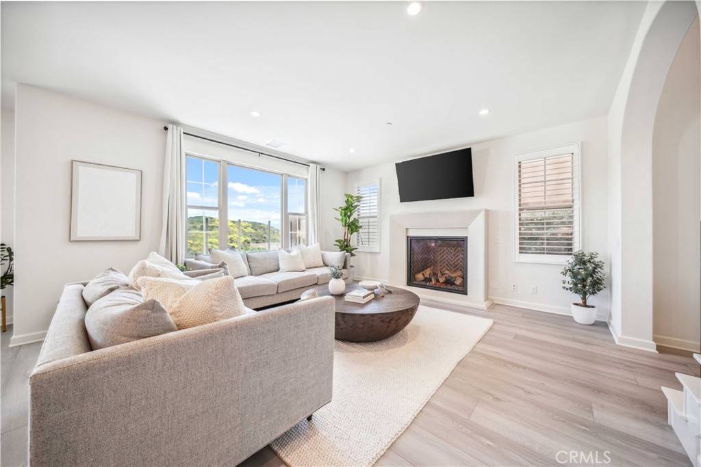 Irvine, CA 92618,208 Canterbury