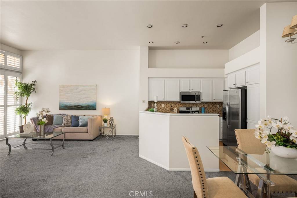 Irvine, CA 92606,1408 Solvay Aisle