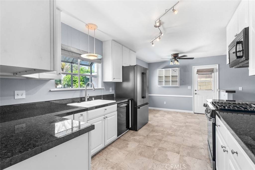 Huntington Beach, CA 92647,15072 Sussex CIR
