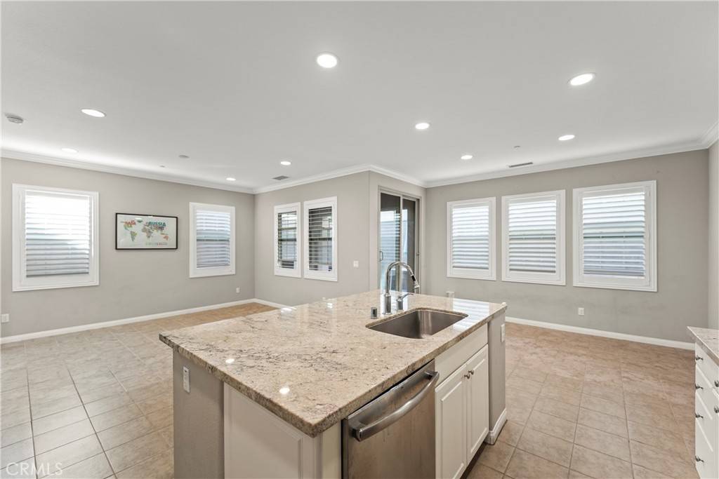 Irvine, CA 92618,120 Yellow Pine