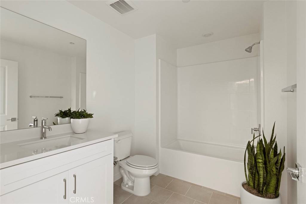 Whittier, CA 90605,9831 La Serna DR #1