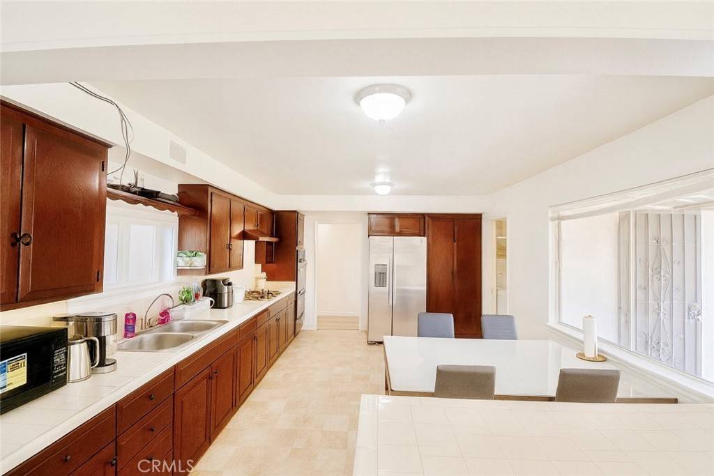 Pomona, CA 91767,370 E La Verne AVE