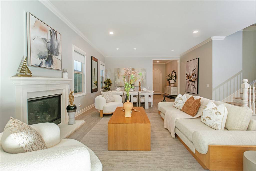 Irvine, CA 92618,113 Wanderer