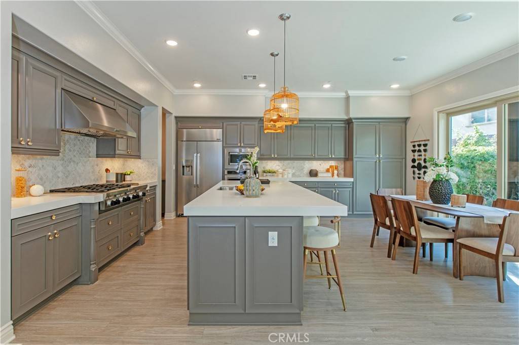 Irvine, CA 92618,113 Wanderer