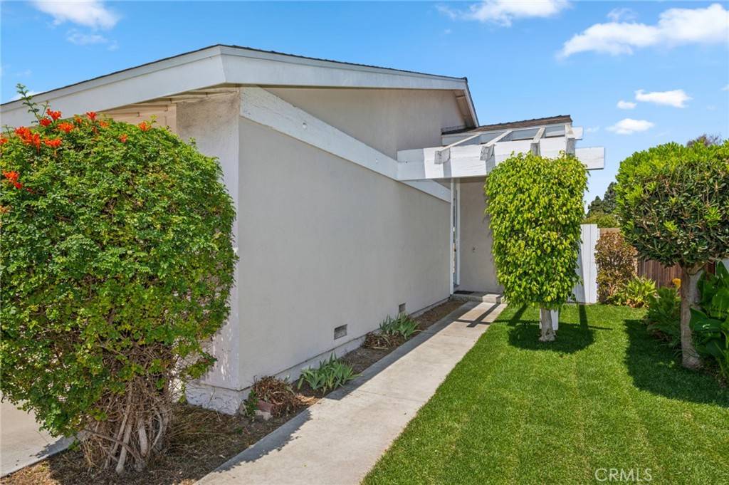 Irvine, CA 92614,17601 Manchester AVE