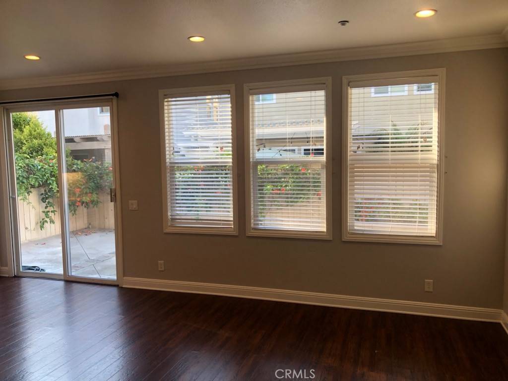 Huntington Beach, CA 92649,5341 Rosecrest DR