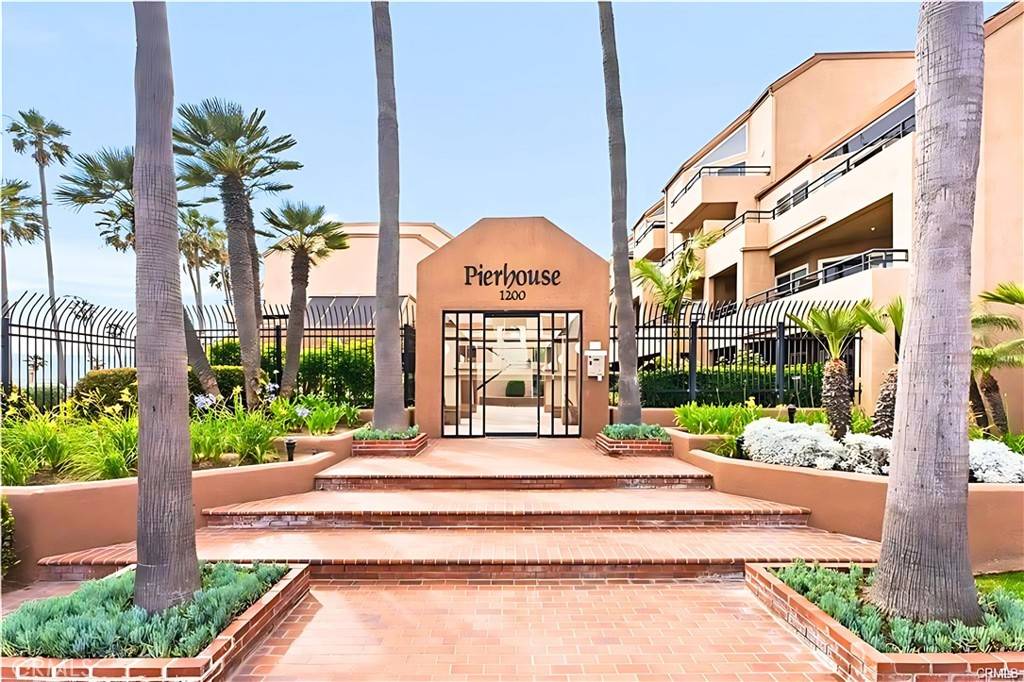 Huntington Beach, CA 92648,1200 Pacific Coast #102