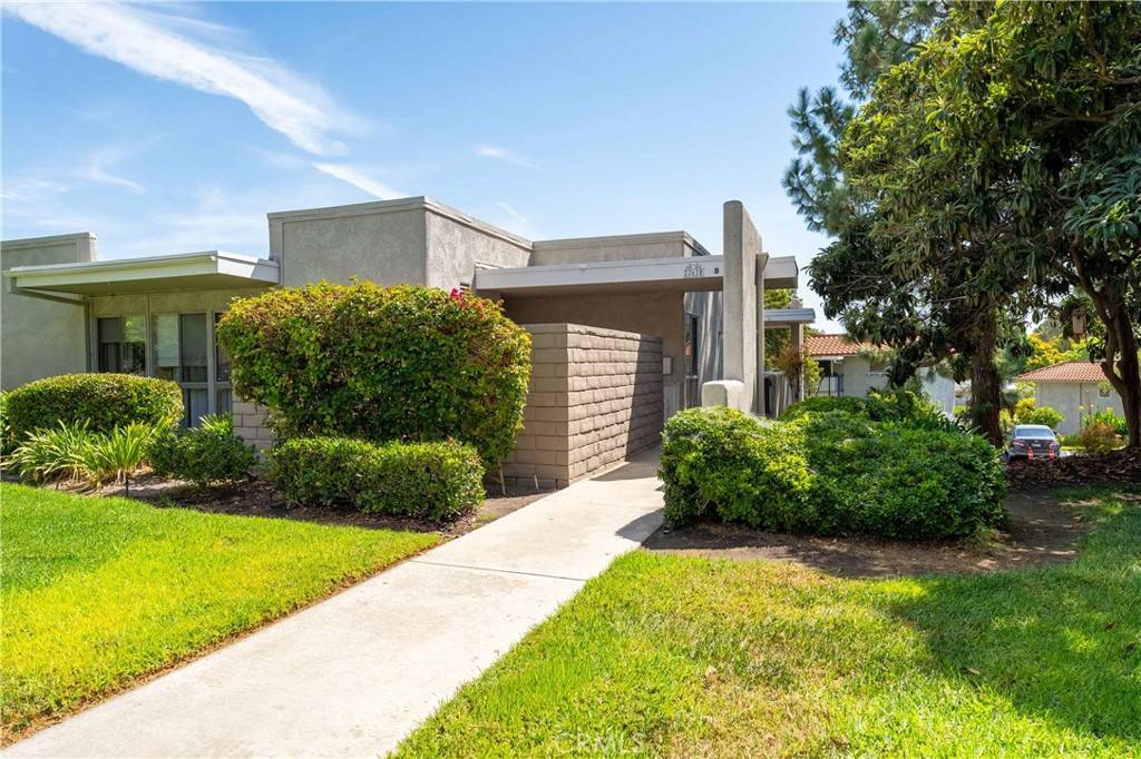 Laguna Woods, CA 92637,2267 -D Via Puerta #D