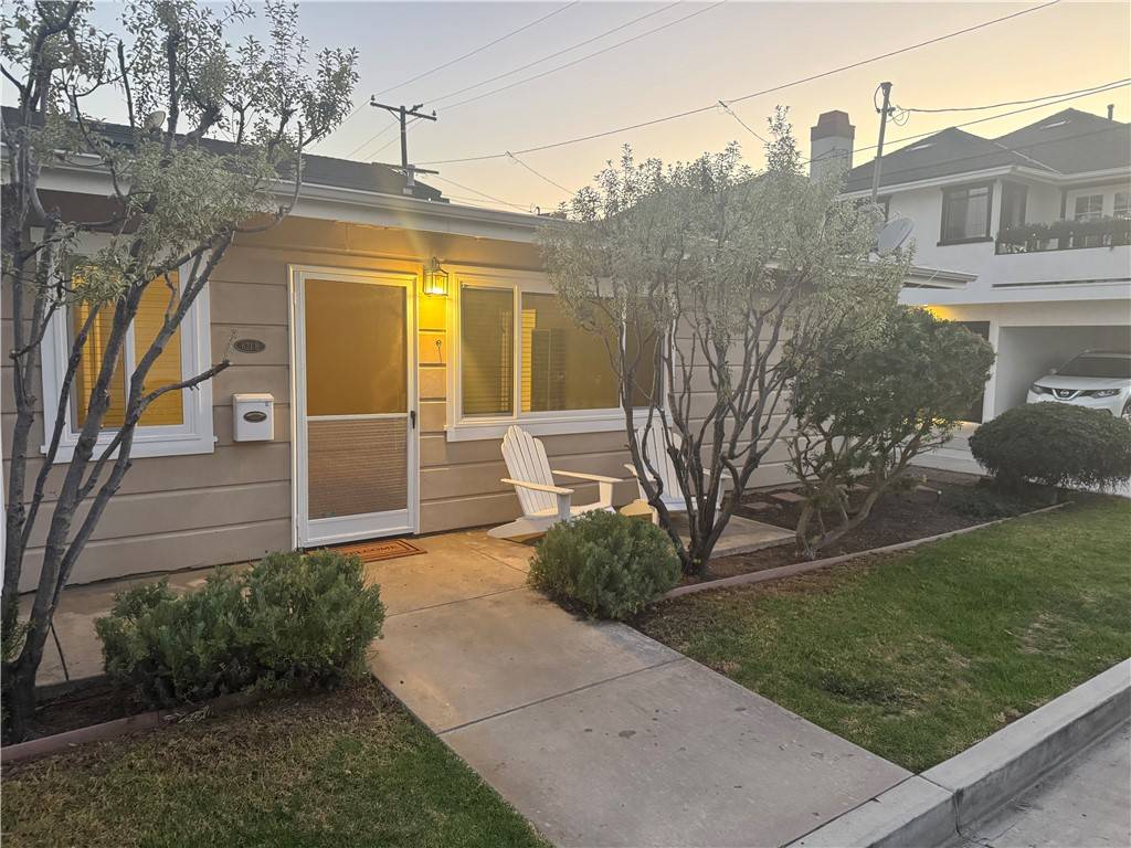 Corona Del Mar, CA 92625,621 Larkspur AVE #1/2