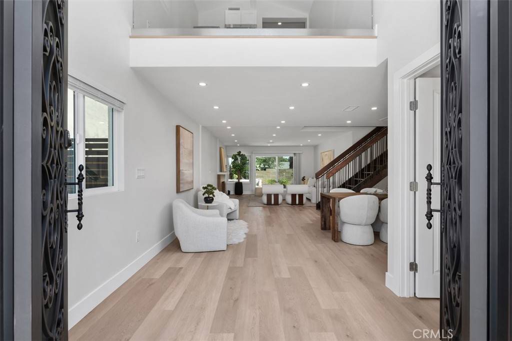 Irvine, CA 92614,3871 Hendrix ST