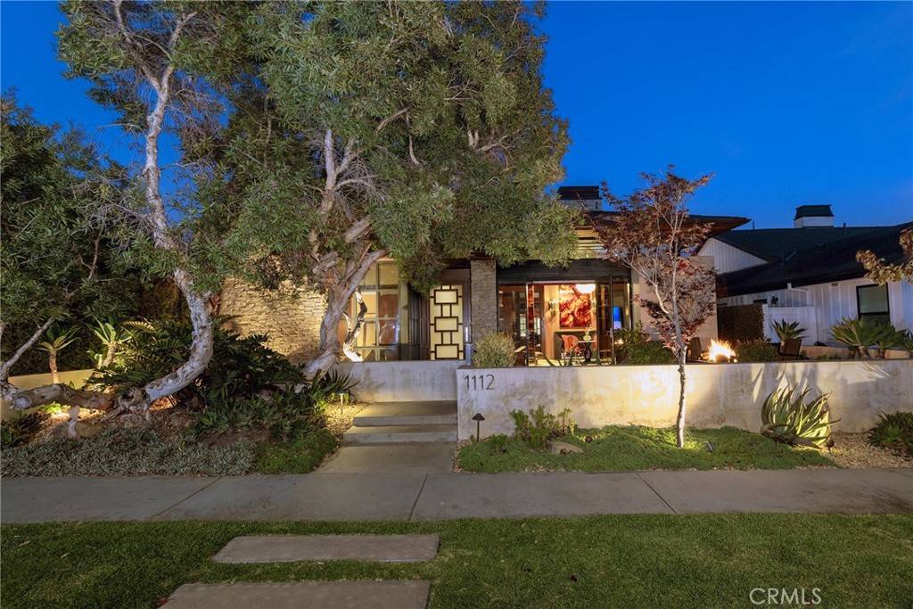 Huntington Beach, CA 92648,1112 Park ST