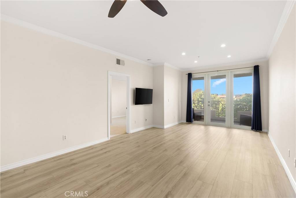 Irvine, CA 92612,2243 Martin #207