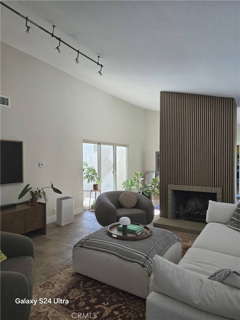 Tustin, CA 92780,14301 Cherrywood LN