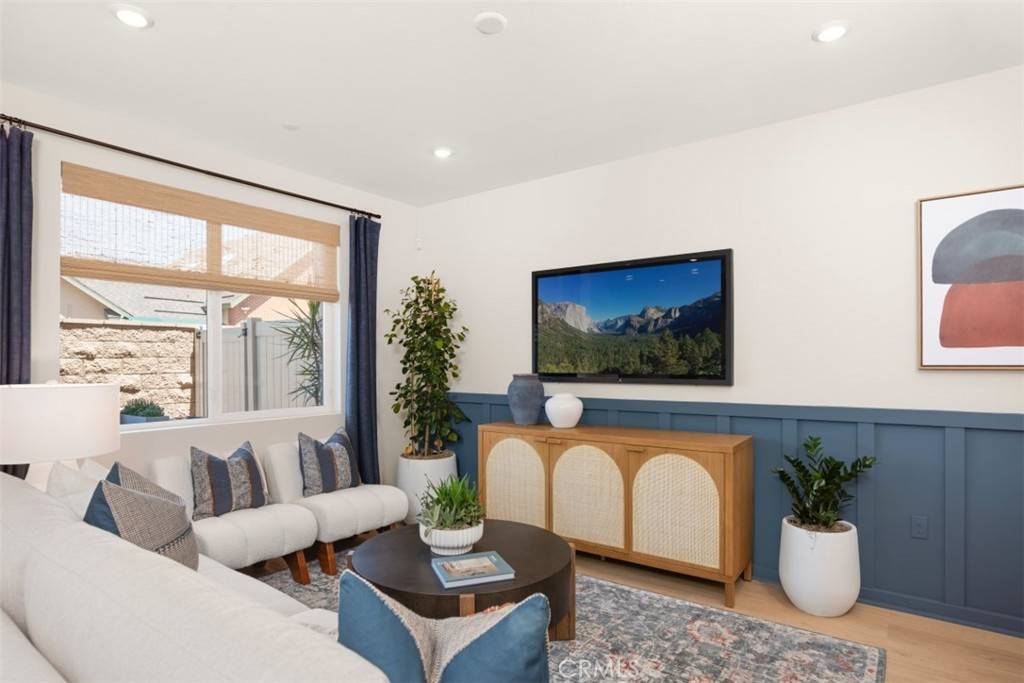 Westminster, CA 92683,7027 Solara