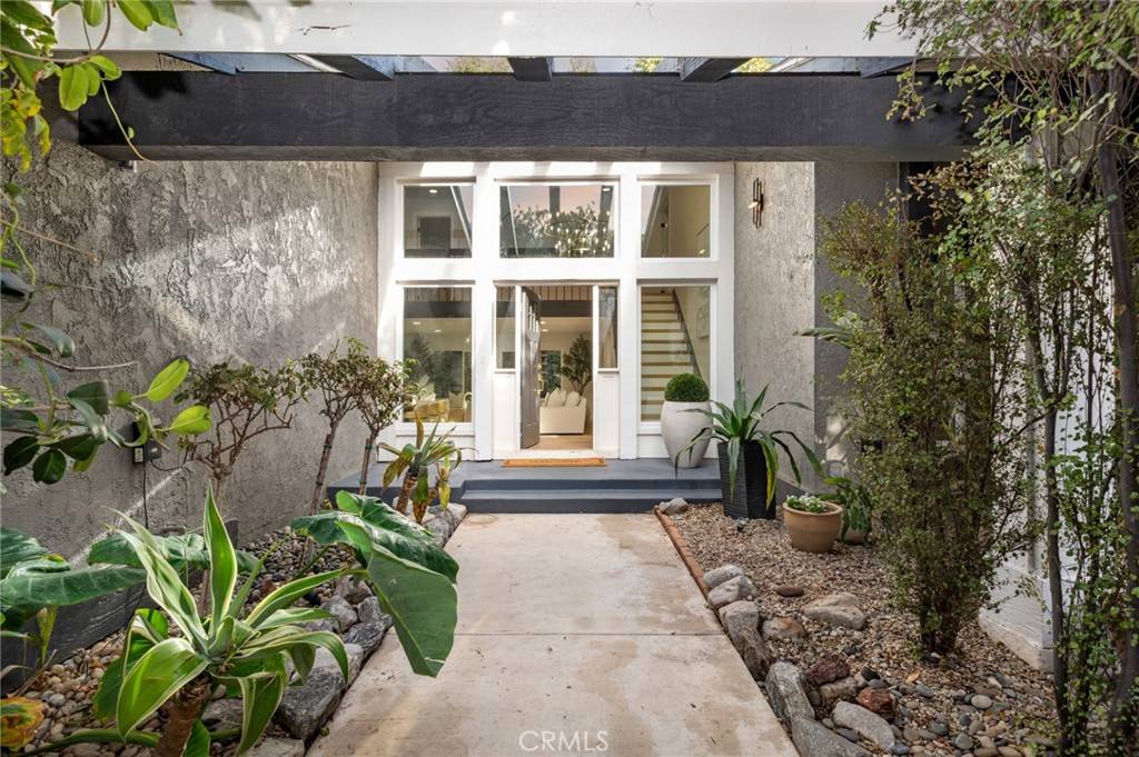 Costa Mesa, CA 92626,2716 Skylark CIR