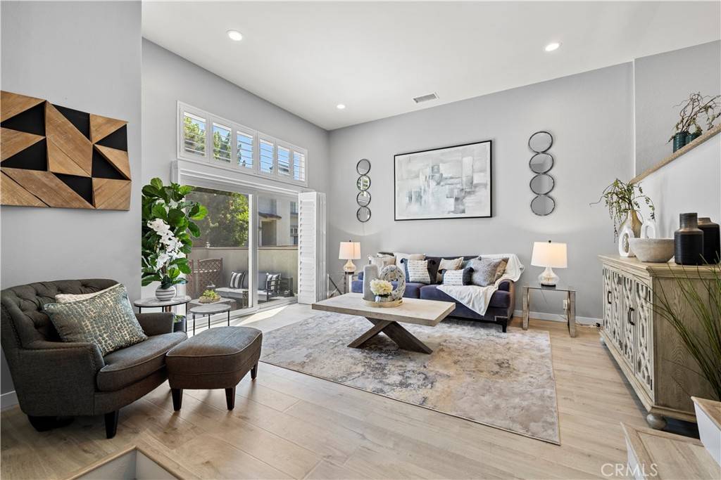 Irvine, CA 92603,3 Summer Breeze