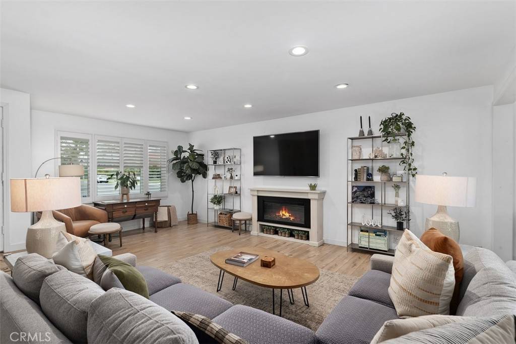 Tustin, CA 92780,13772 Ridgecrest Cir