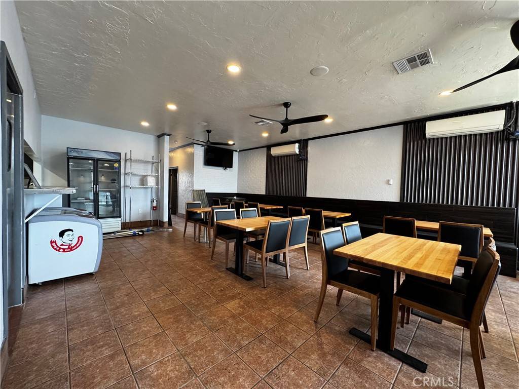 Anaheim, CA 92801,2717 W w. Lincoln