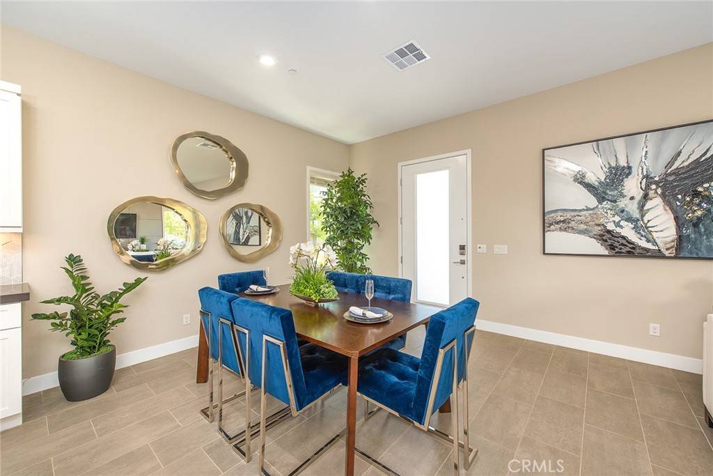 Irvine, CA 92618,173 Scale