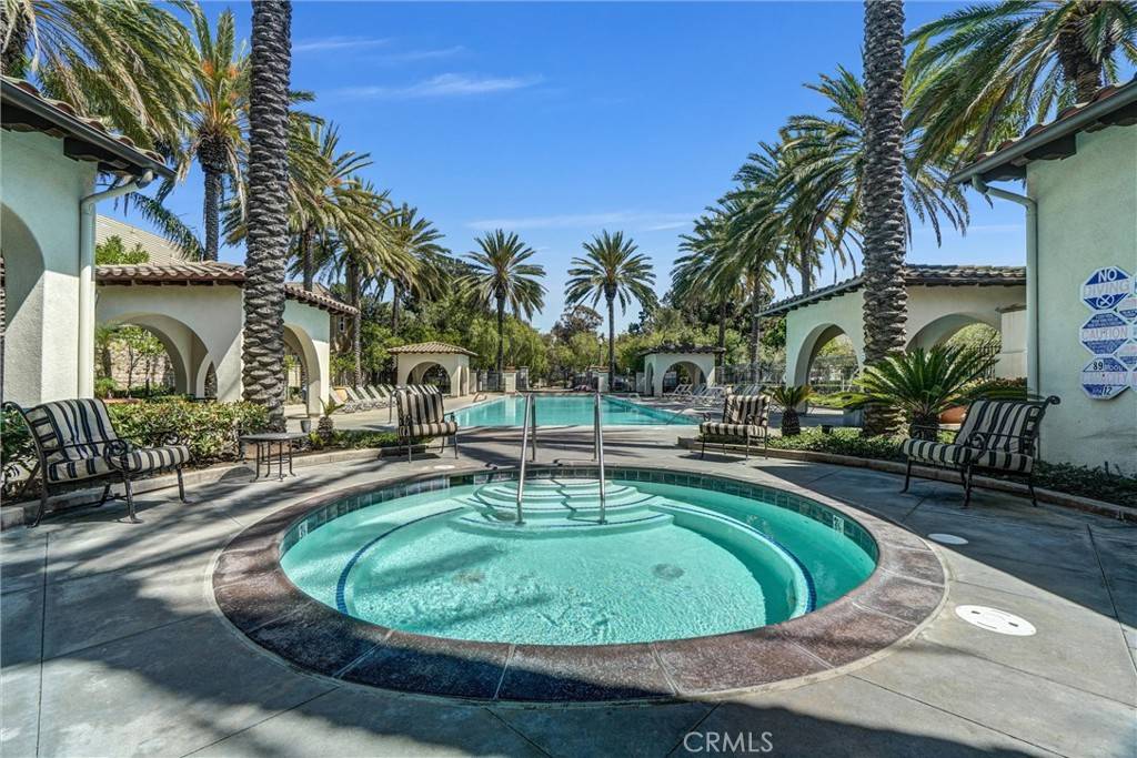 Santa Ana, CA 92704,1907 W Meadowbrook DR