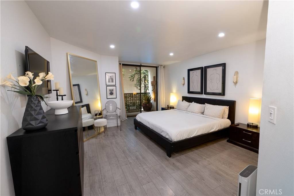 West Hollywood, CA 90069,906 Doheny DR #303