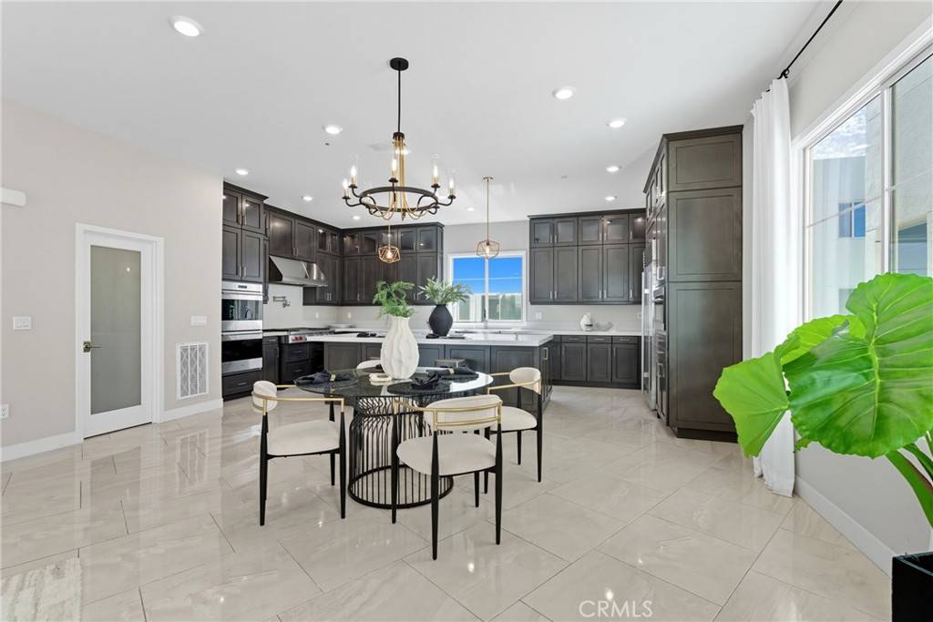 Irvine, CA 92618,186 Stellar