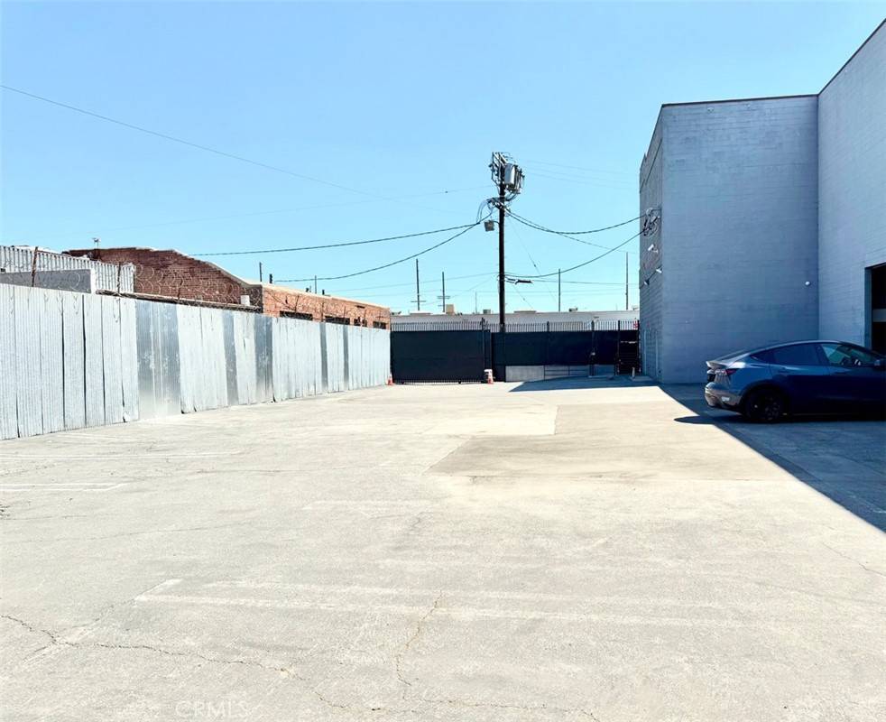 Los Angeles, CA 90021,1813 E Washington BLVD