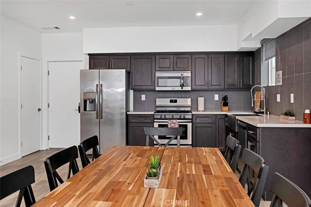 Los Angeles, CA 90027,1344 N Kenmore