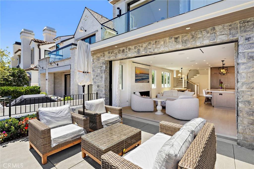 Corona Del Mar, CA 92625,509 Carnation